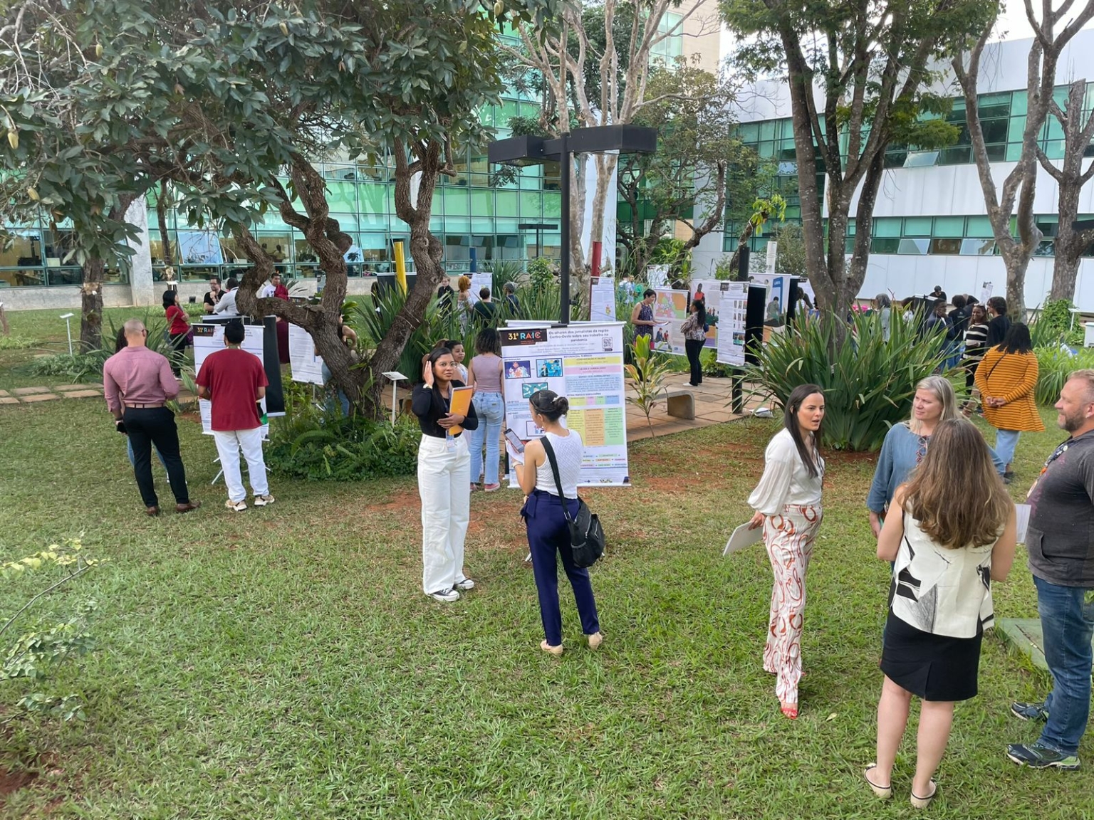 Adolescentes apresentam seus primeiros passos na ciência Fiocruz Brasília